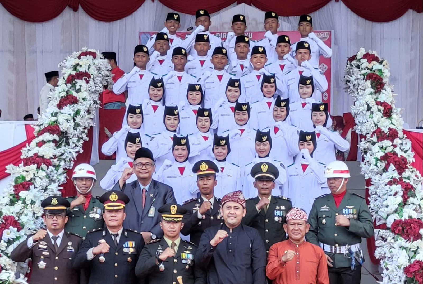 Menyatu dalam Khidmat: Pesona Pengibaran Merah Putih HUT RI ke-81 Terukir Indah di Bumi Merangin