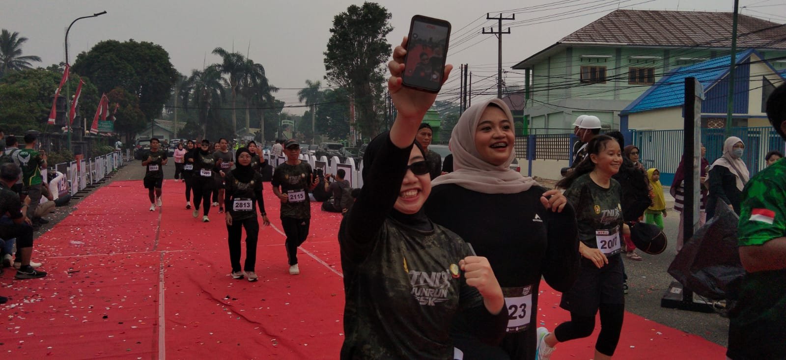 Ribuan Warga Padati Korem 042/Gapu, HUT ke-81 TNI Dirayakan dengan Semangat Kebersamaan dan Olahraga
