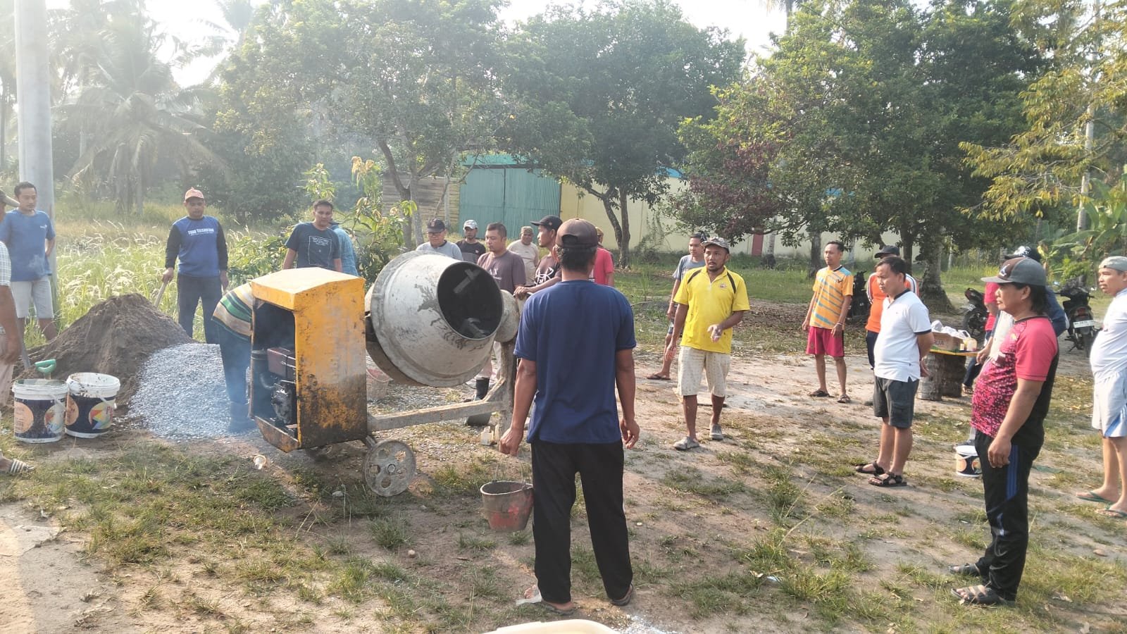 Maknai Kemerdekaan dengan Aksi Nyata: Warga Kasang Pudak Sulap Uang Lomba Jadi Jalan Layak